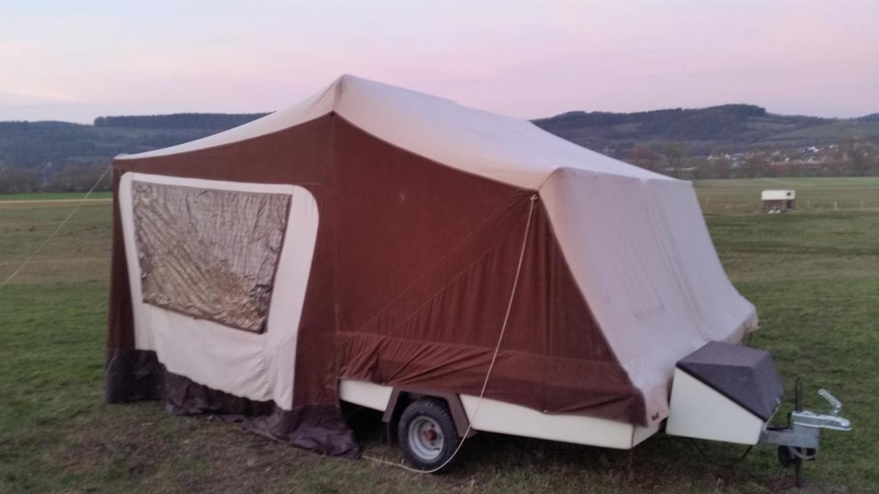 Gemuetlicher Wohnwagen In Der Natur Alheim Eksteriør billede