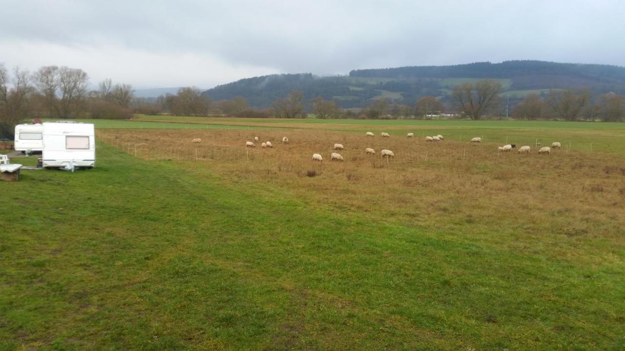 Gemuetlicher Wohnwagen In Der Natur Alheim Eksteriør billede